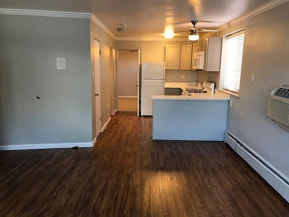 3rd image of 1536 Vine St APT 204