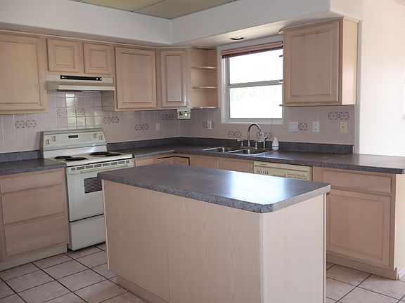 4th image of 2001 S Kipling Dr