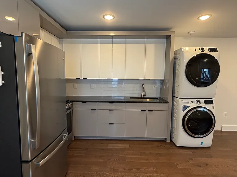 195 Bay St #2A — Photo 4