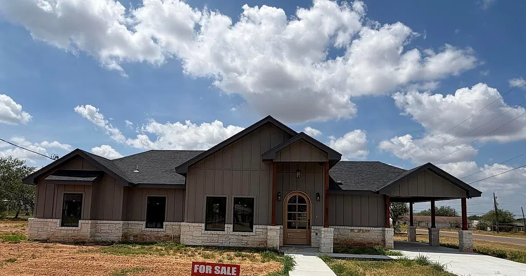 Property main image
