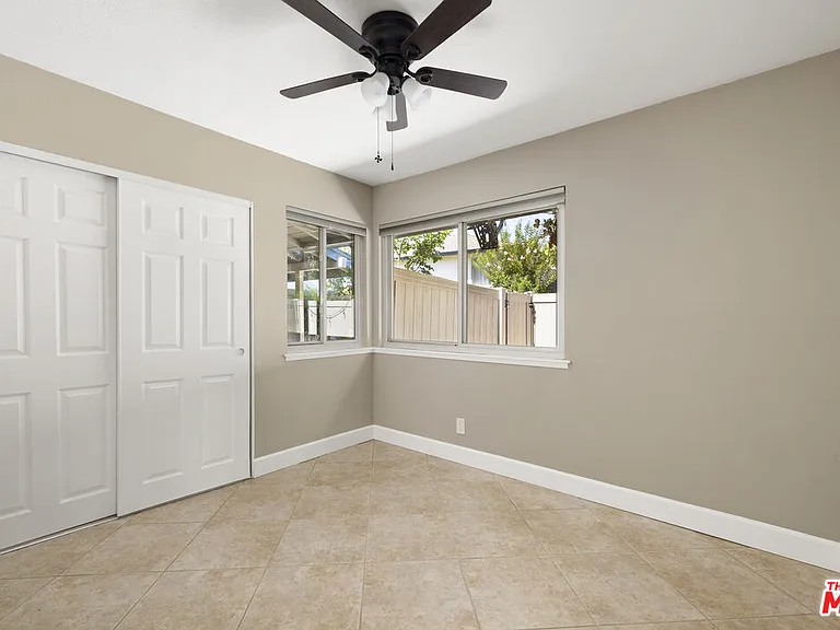 1685 E Avenida De Las Flores — Photo 12