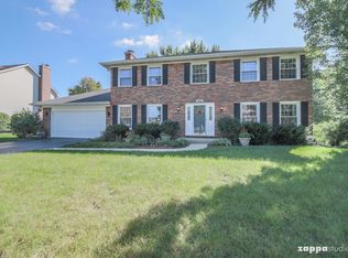 932 Hidden Lake Rd, Naperville, IL 60565