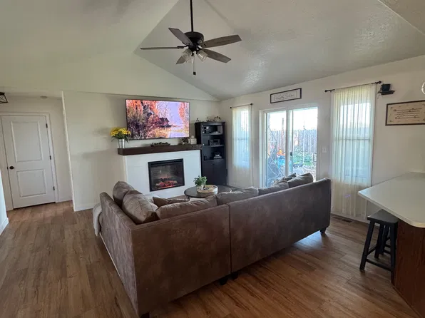 726 Puffin St, Halsey, OR 97348