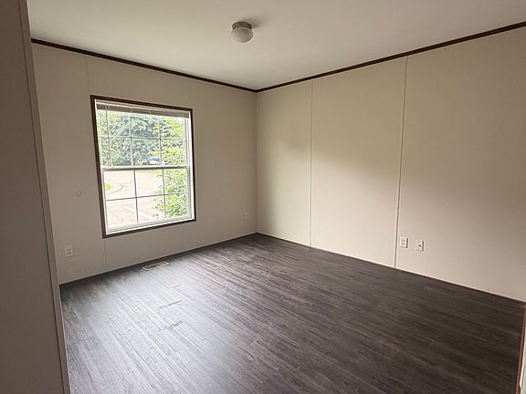 3rd image of 154 Humphrey Dr #154