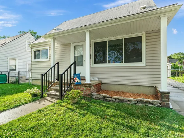 28648 Bridge St, Garden City, MI 48135