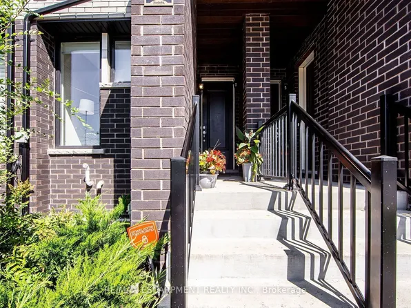 1778A Lawrence Ave W #2, Toronto, ON M6L 0A3