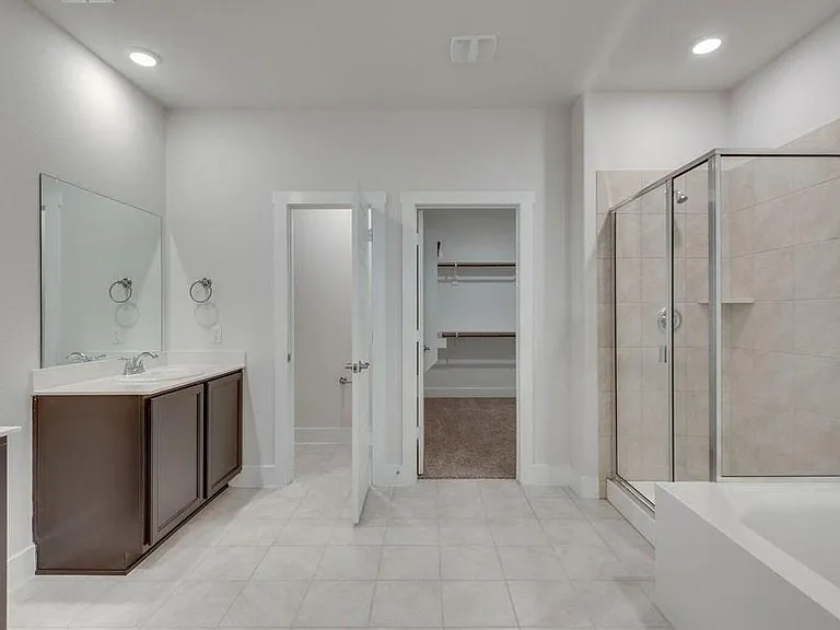 2433 Siskiyou St — Photo 9
