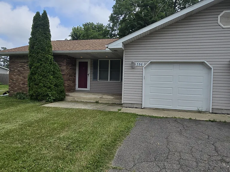 356 W US Highway 6 — Photo 1