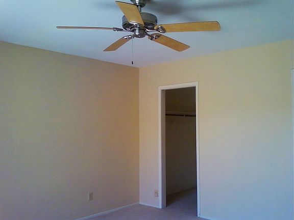 Master bed/walk in closet