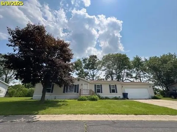 2250 Ironwood Dr, Clarkston, MI 48348