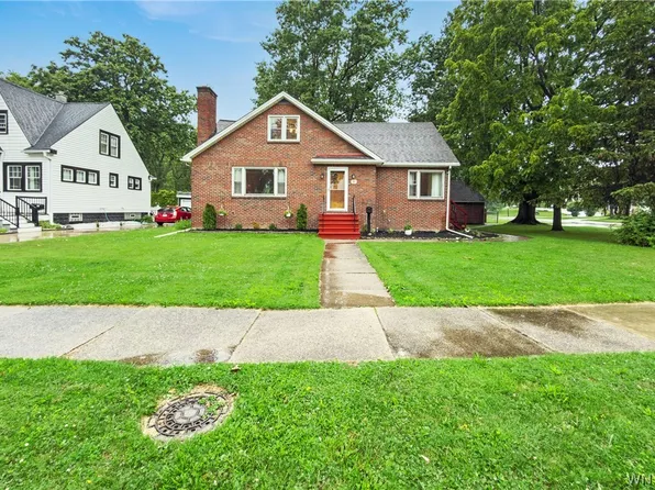 11 S Shore Blvd, Lackawanna, NY 14218