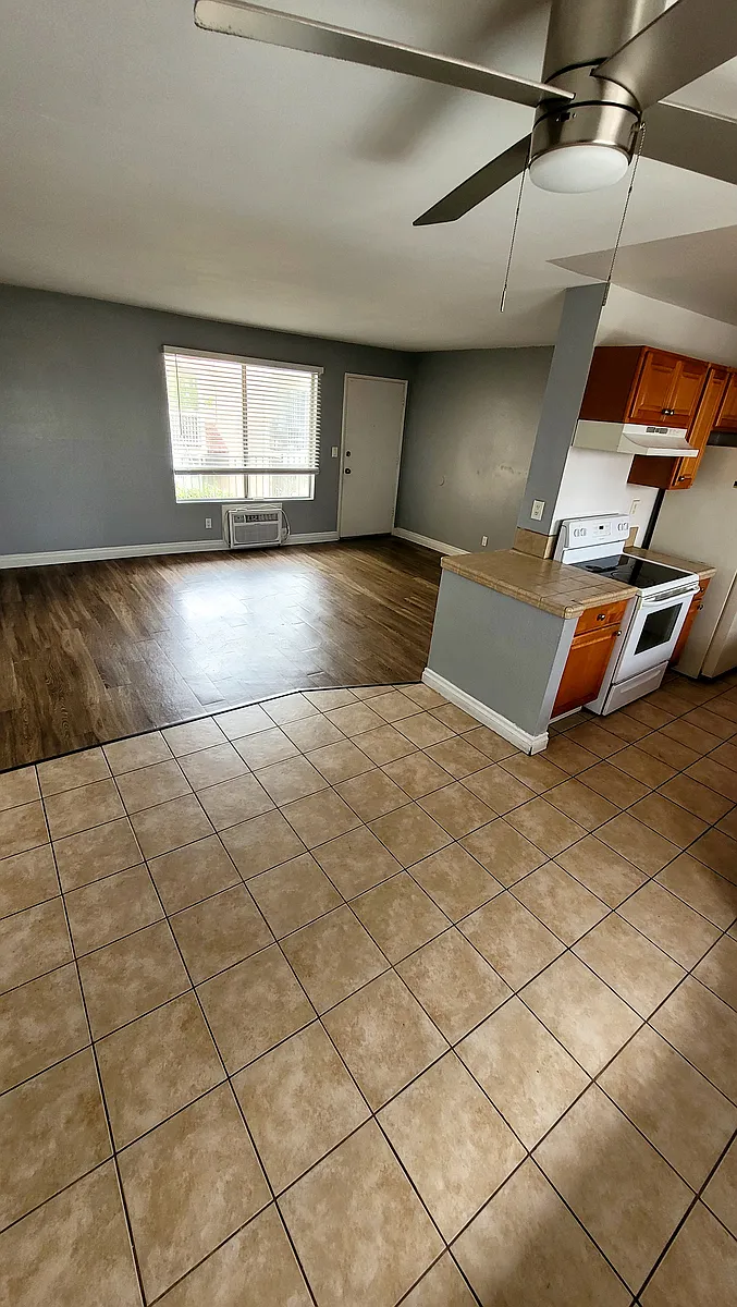 Building Photo - 862 S Mollison Ave #10