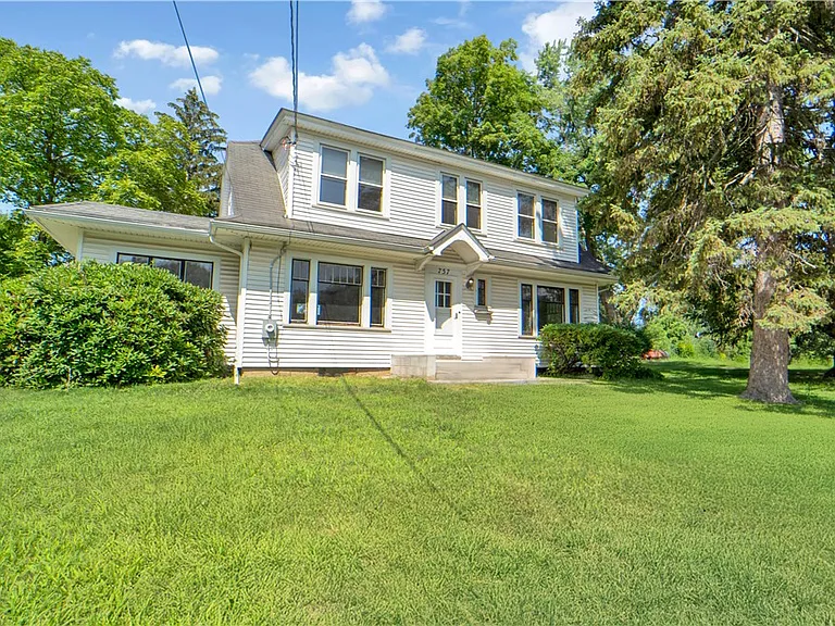 757 Five Mile Line Rd — Photo 2