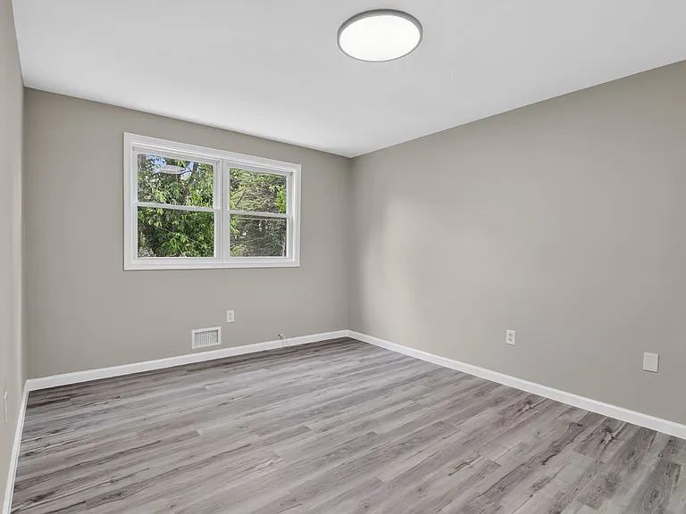 8116 Scotts Level Rd — Photo 20