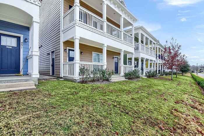 1st image of 447 N Woods St #1