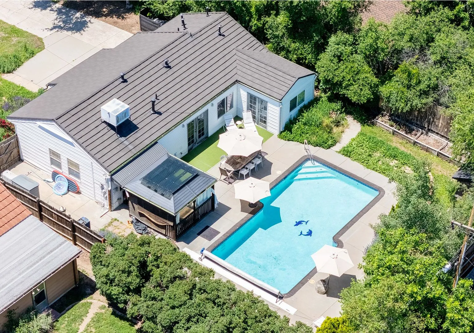 Resort vibes**Your own private pool**Rare 3BR/2BA House in Denver — Photo 1