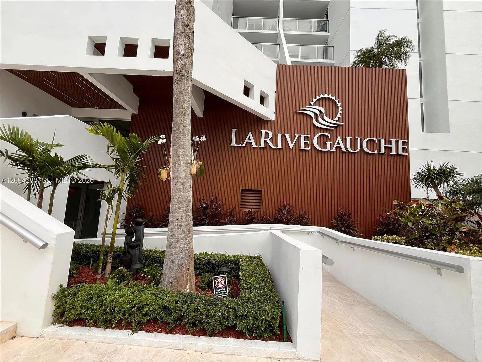 La Rive Gauche Condo — Photo 2