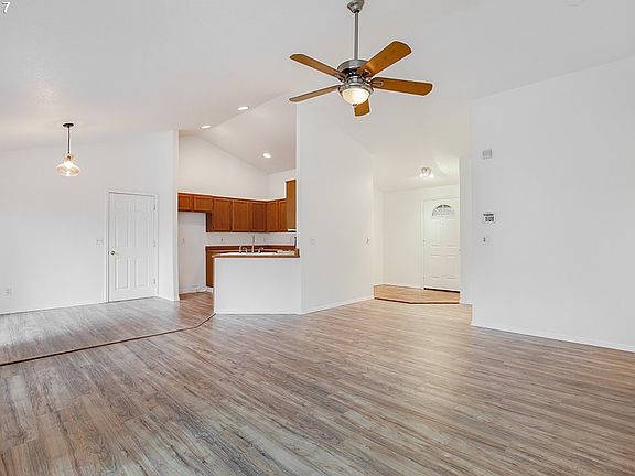 5th image of 11003 NE 93rd St