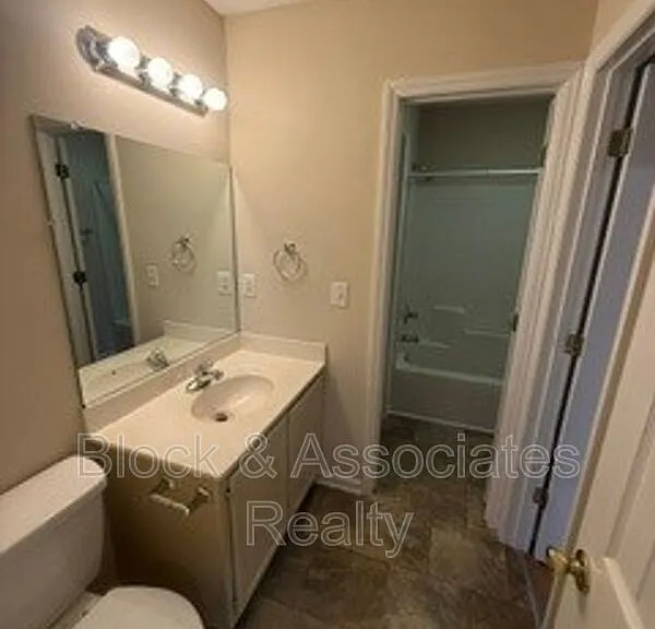1819 Saddlewood Ct #B — Photo 7