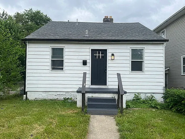 1021 Stewart Ave — Photo 1
