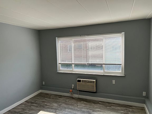 3rd image of 808 Elberon Ave #4