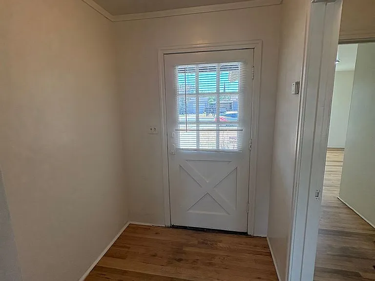 1216 N Conyer St — Photo 2