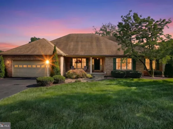 1022 Woodridge Rd, Red Lion, PA 17356