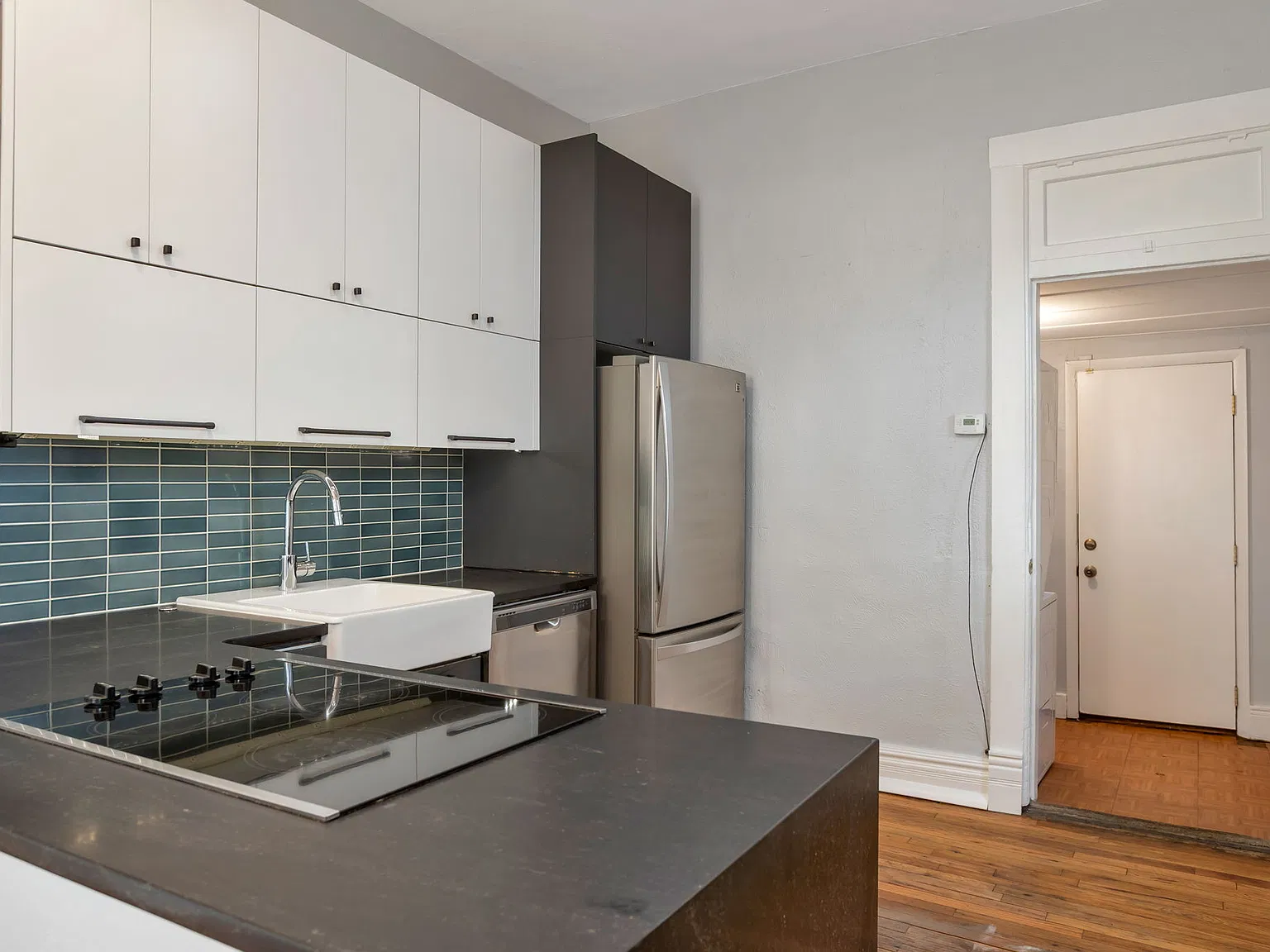 2 bed, 850 sqft, $2,400 — Photo 3