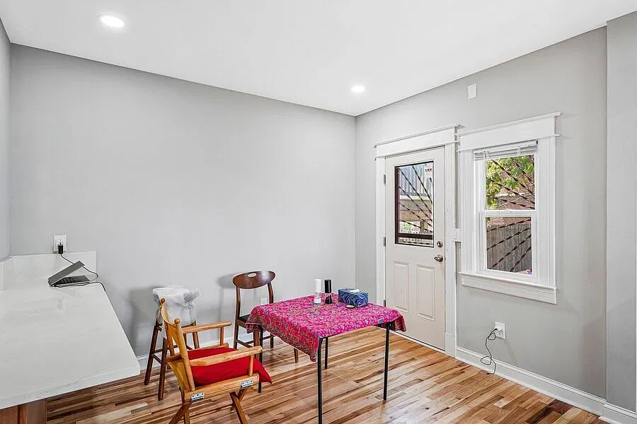 Spacious 5-Bedroom Home with Den and Balcony in Columbia Heights — Photo 4