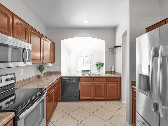 5th image of 9421 W Raymond St
