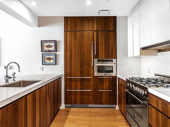 2nd image of 360 E 89th St #5A