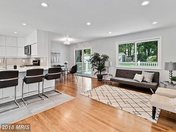 4th image of 2430 Villanova Dr