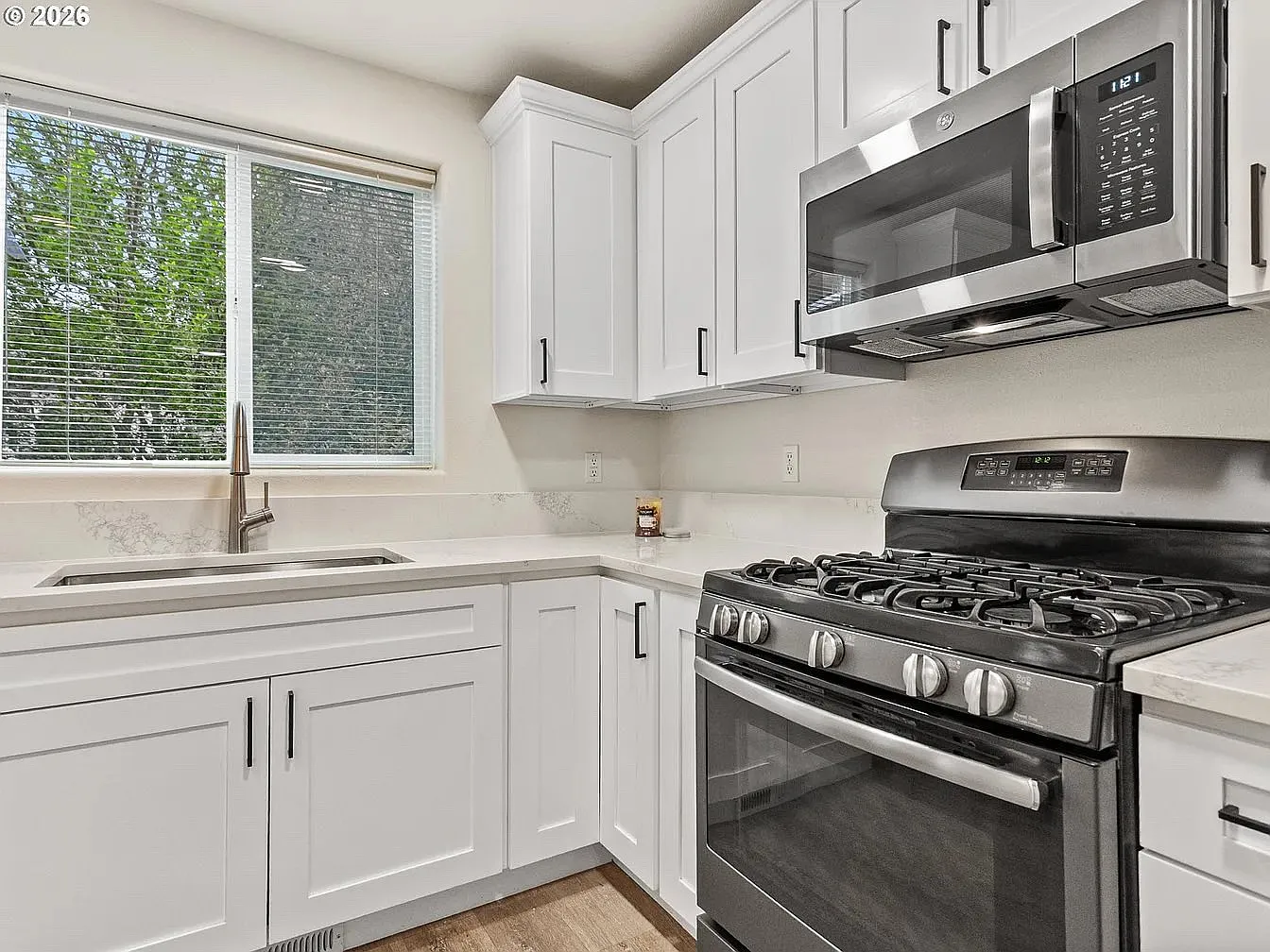 3 bed, 1378 sqft, $2,490 — Photo 3
