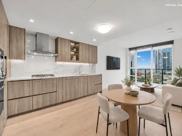9887 Whalley Blvd #801, Surrey, BC V3T 0P4
