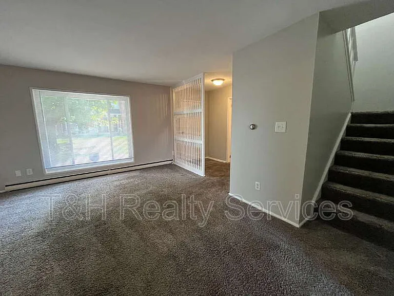724 Southfield Ct — Photo 4