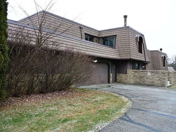 3rd image of 3860 Sawbridge Dr Unit 20