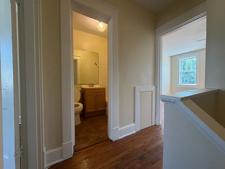 1003 Bank St — Photo 9
