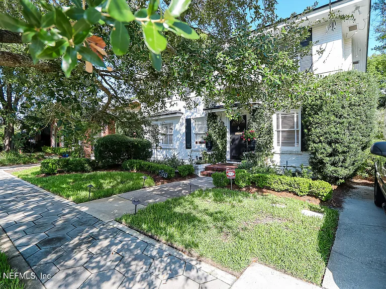 3684 Pine St — Photo 2