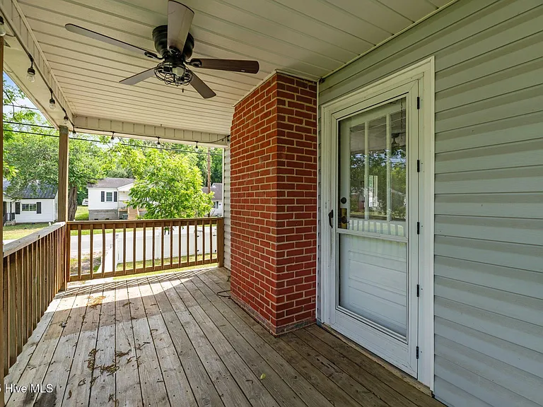 2402 Oaks Rd — Photo 19