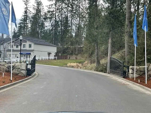 4249 S Waters Edge Way — Photo 2