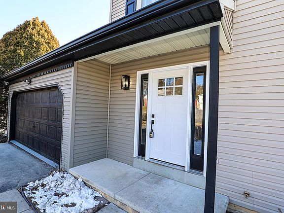 4th image of 1500 Rosedale Ave