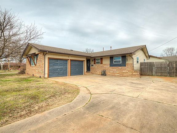 2nd image of 1952 Oakridge Dr