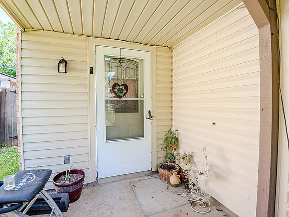 3rd image of 7105 Pineberry Rd