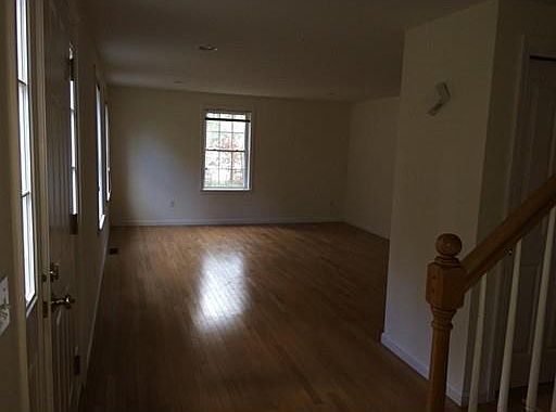 5th image of 261 Harwood Ave #261