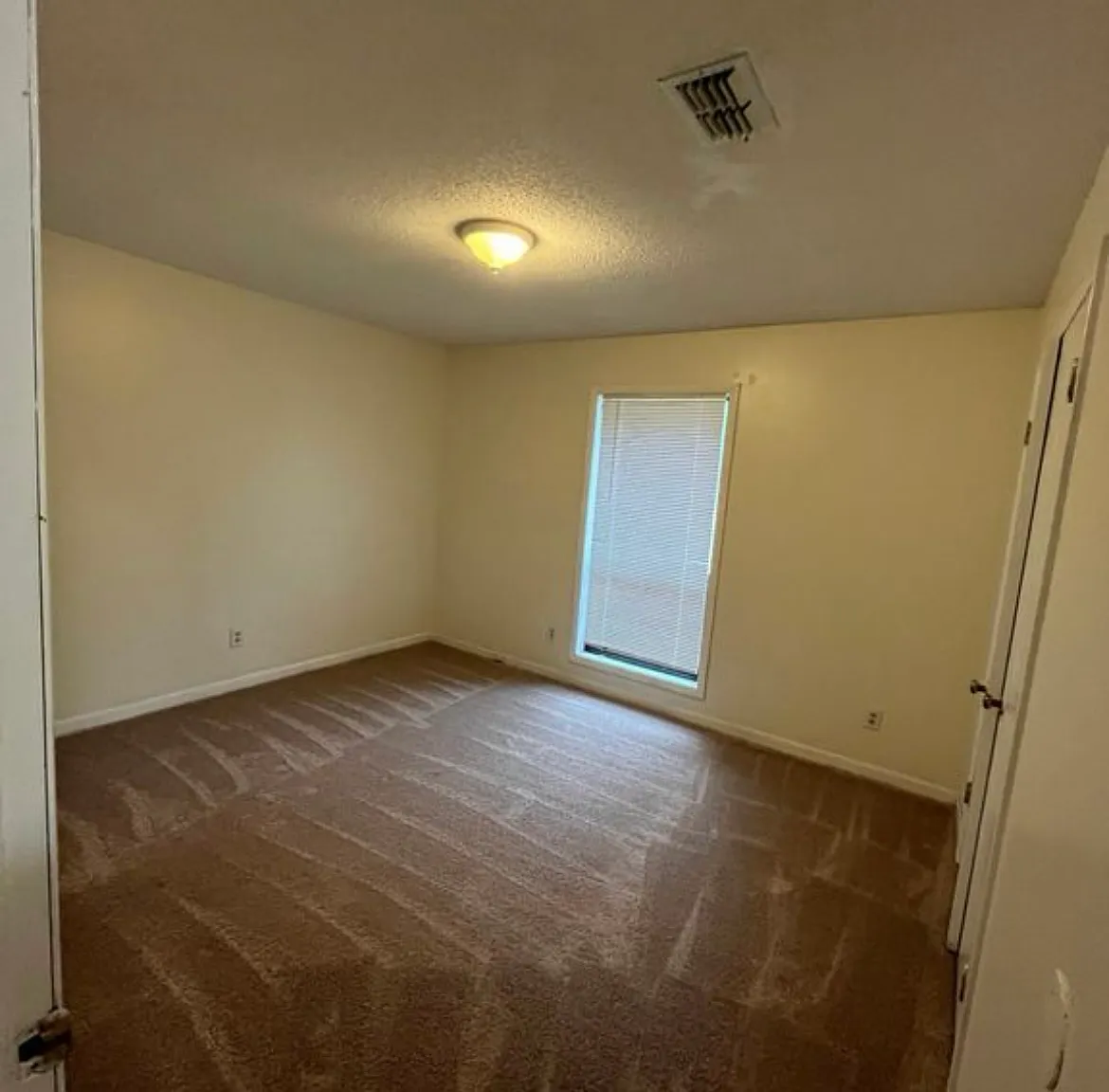 2 bed, 980 sqft, $1,200 — Photo 3