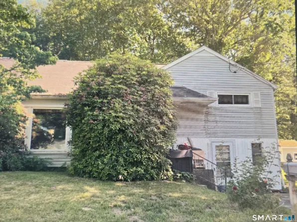 33 First Avenue, Waterford, CT 06385
