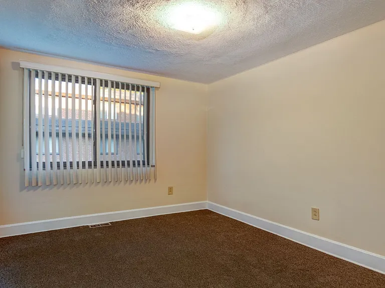 17800 Marcella Rd — Photo 11