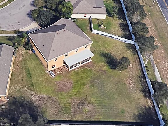 2nd image of 624 L M Davey Ln
