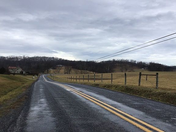 5th image of 52 Country Castle Ln