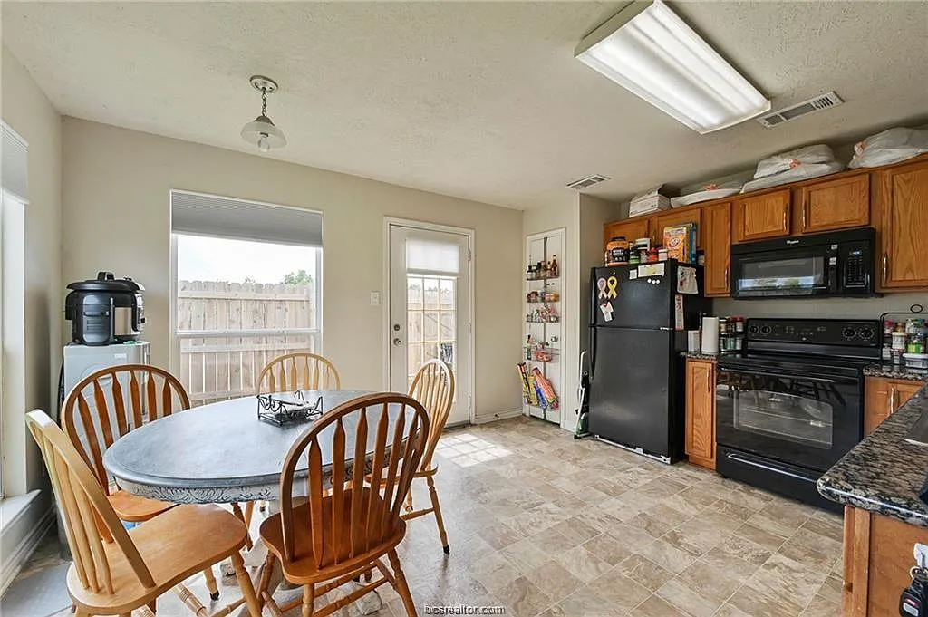 4 bed, 1584 sqft, $1,995 — Photo 4